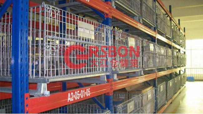 <i style='color:red'>貨架倉(cāng)儲(chǔ)籠</i>：貨架上放倉(cāng)儲(chǔ)籠